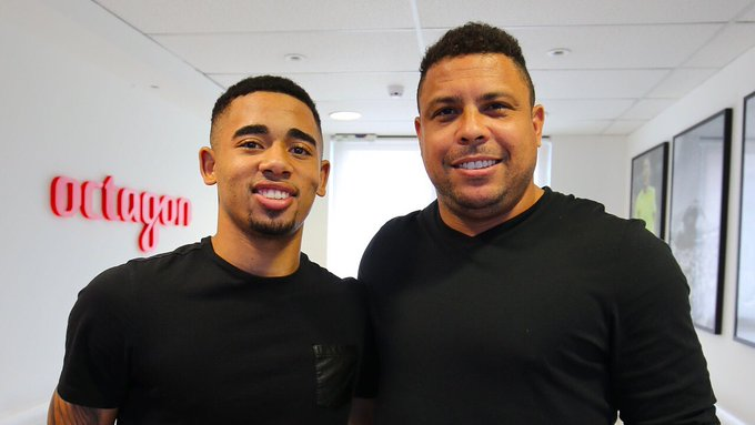 Ronaldo Nazario and Gabriel Jesus standing together 
